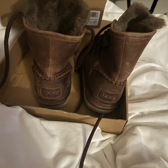 Ugg boots size 5 - Picture 3 of 5